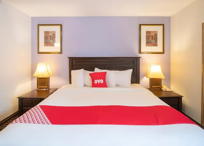 Oyo Townhouse Houston Airport North