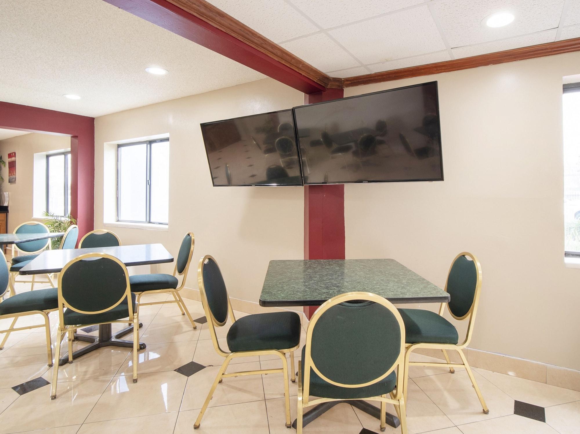 Oyo Townhouse Airport North 2*