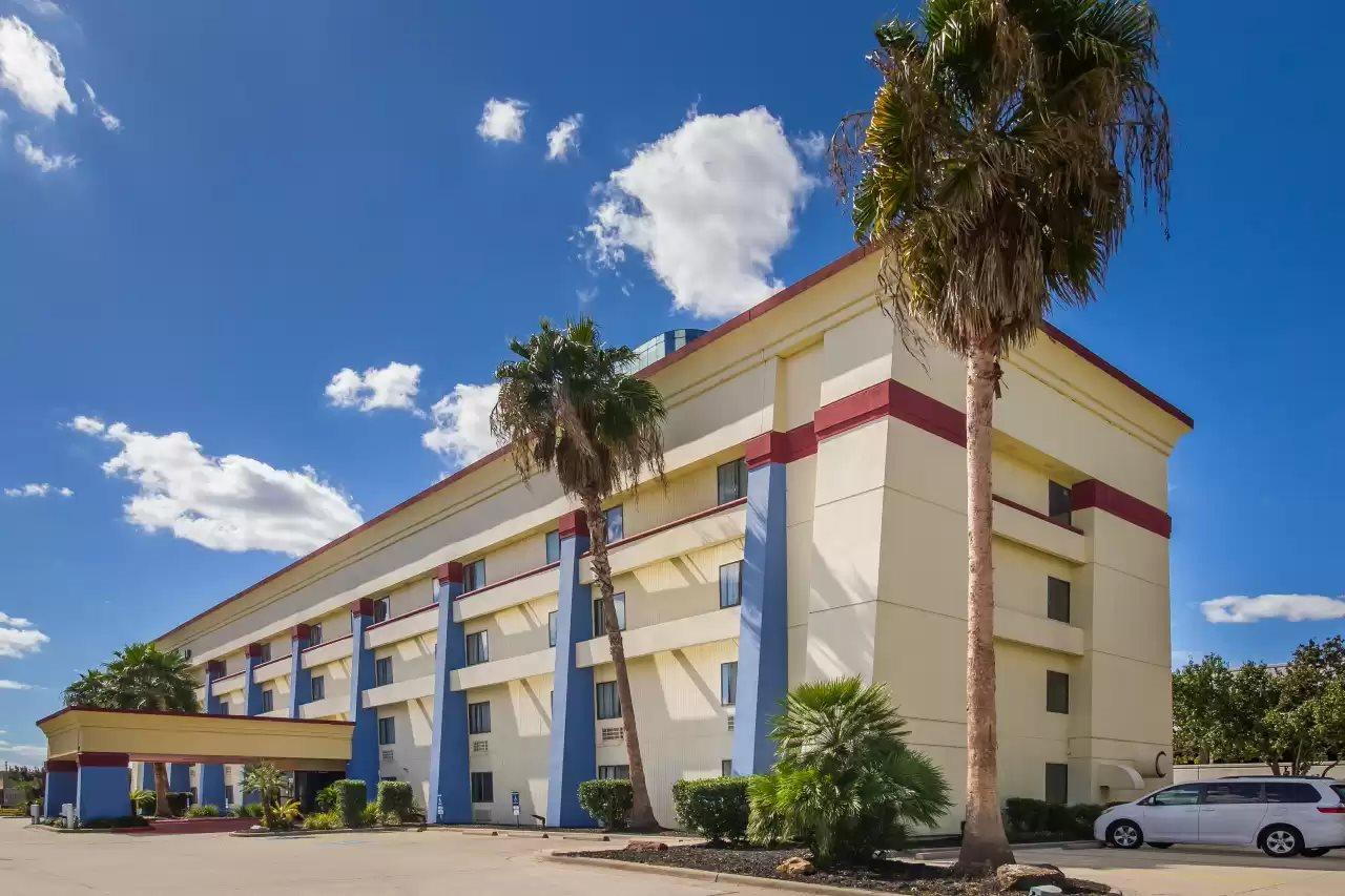 Oyo Townhouse Airport North Houston
