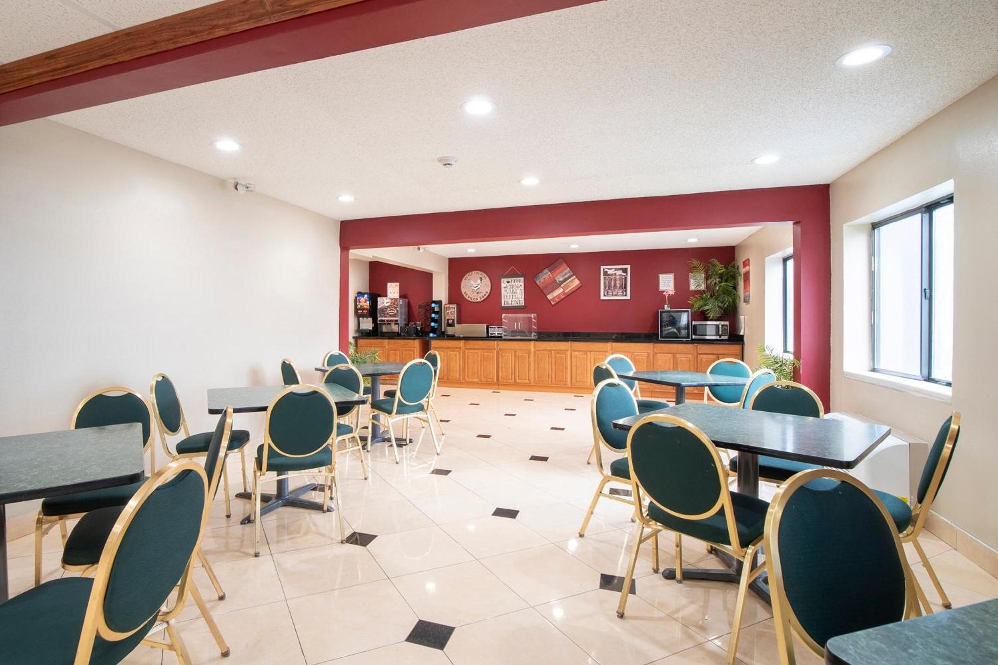 Oyo Townhouse Airport North Hotel 2*