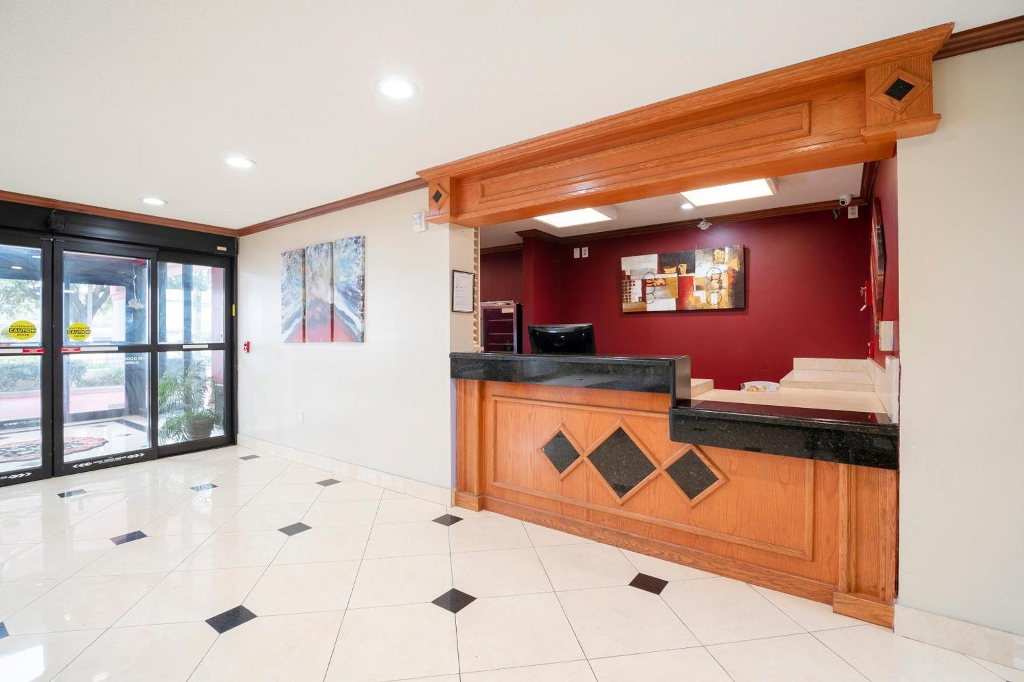 Oyo Townhouse Airport North Houston